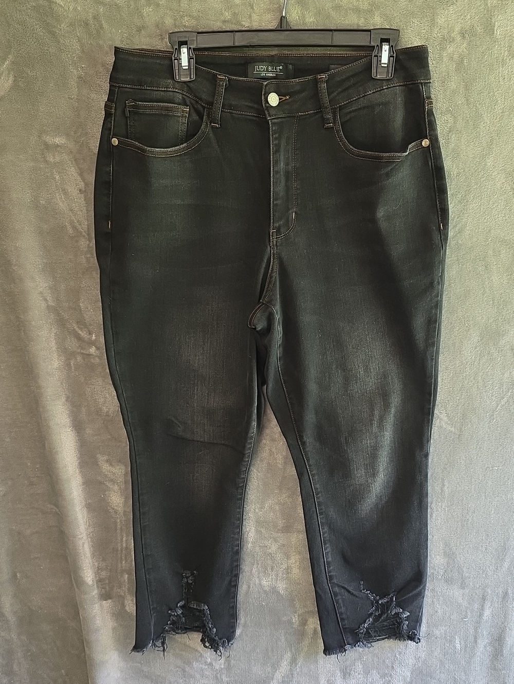 Judy Blue Black Frayed Hem Cropped Jeans